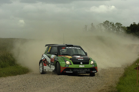 Kenneth Madsen og Carina Møller fik lært nye sider af deres Suzuki Swift Maxi.
